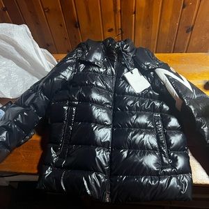 I am selling this coat that I bought a few months ago and can’t find the receipt